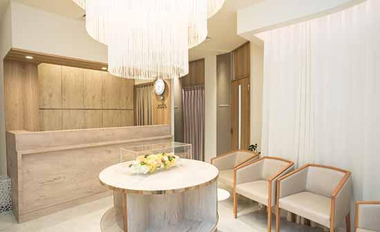 ホワイトエッセンス 三宮WESTの写真 1