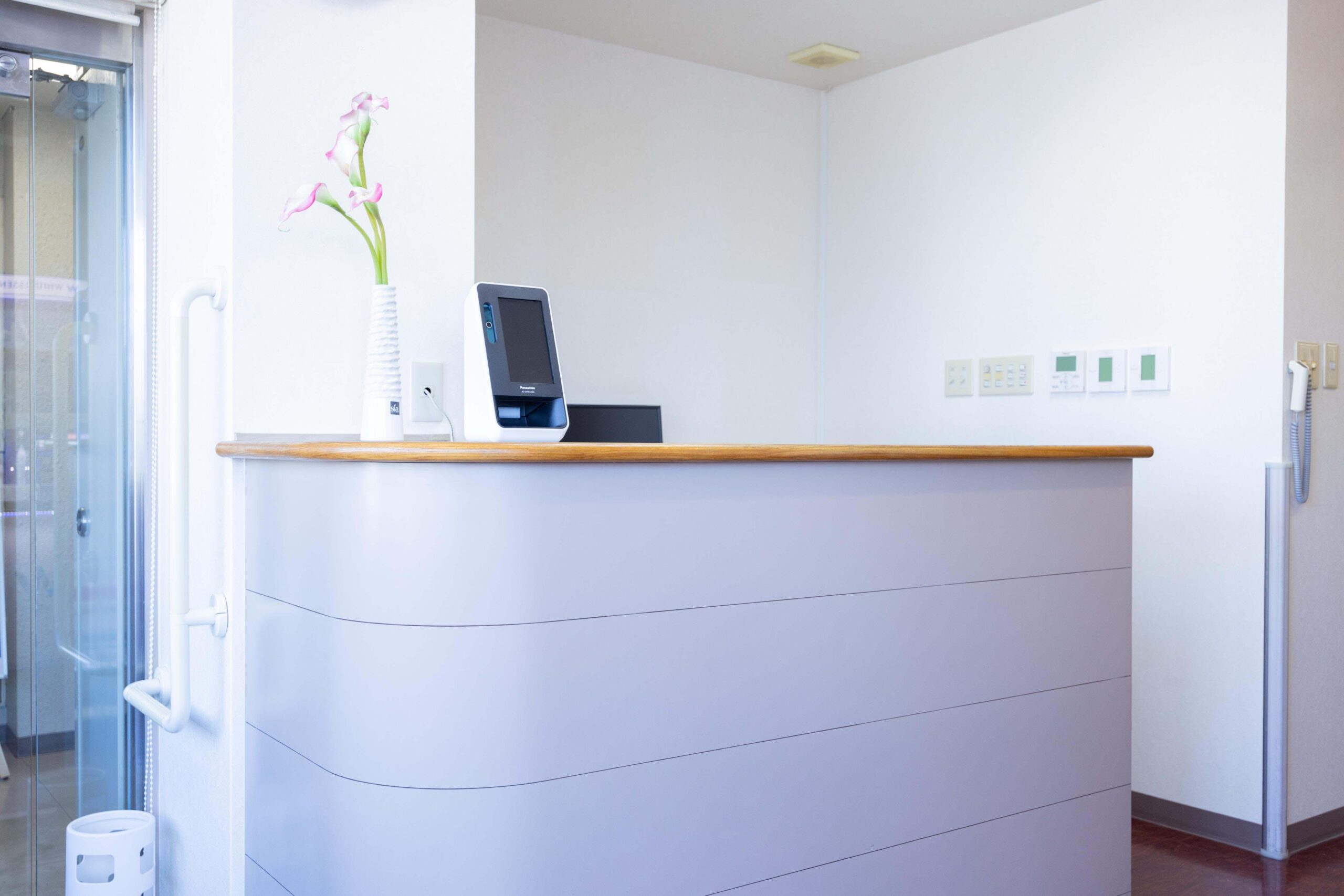 ホワイトエッセンス 亀岡駅前の写真 1