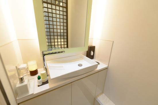 ホワイトエッセンス 京都四条の写真 4