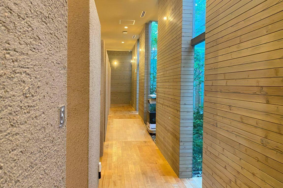 ホワイトエッセンス 松山椿の写真 2