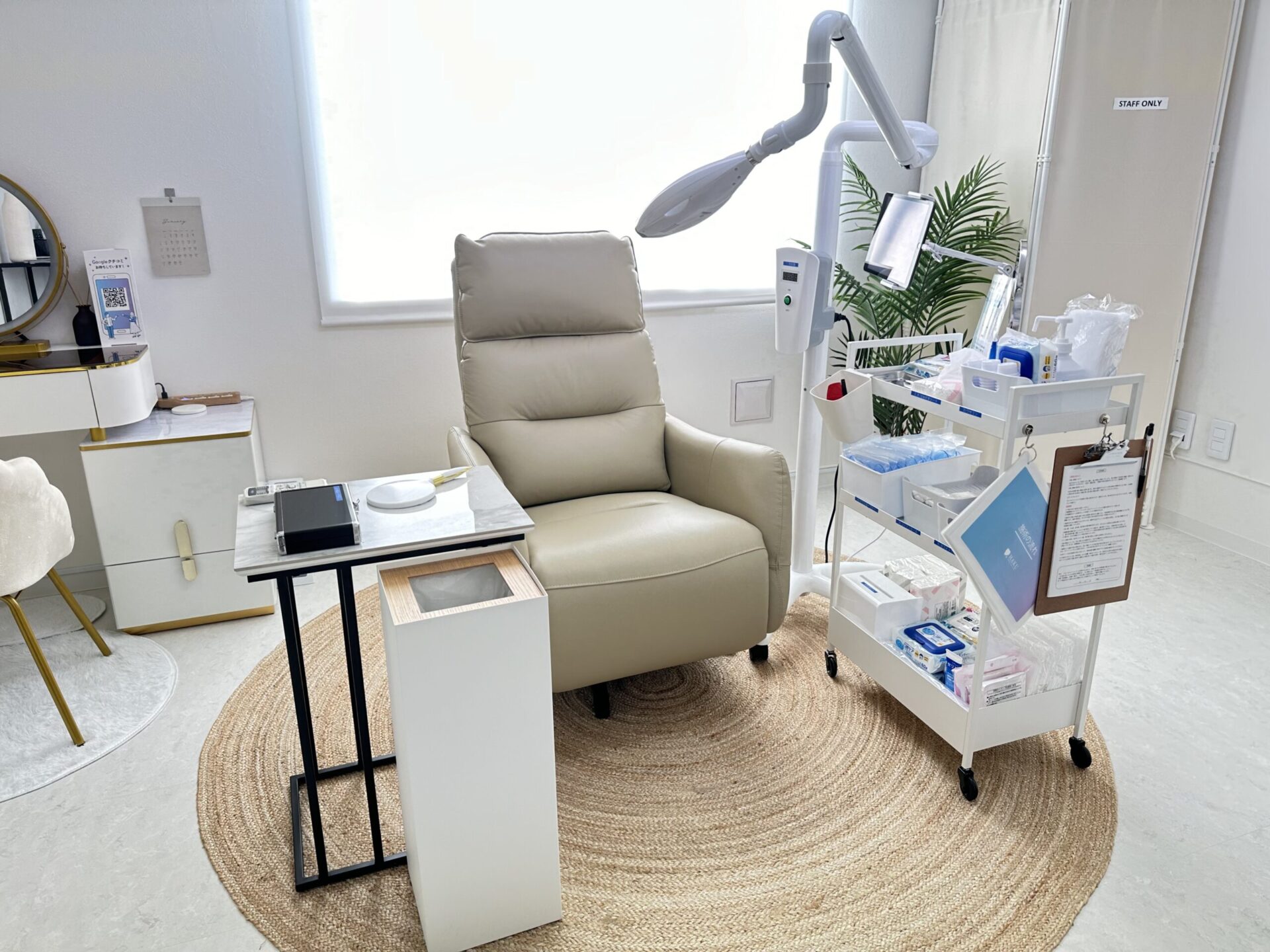 メディカルホワイトニングHAKU 石川町店の写真 1