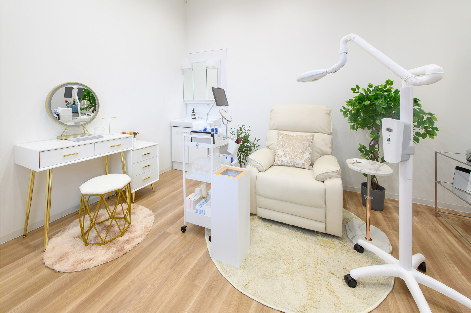 メディカルホワイトニングHAKU 金沢駅前店の写真 1