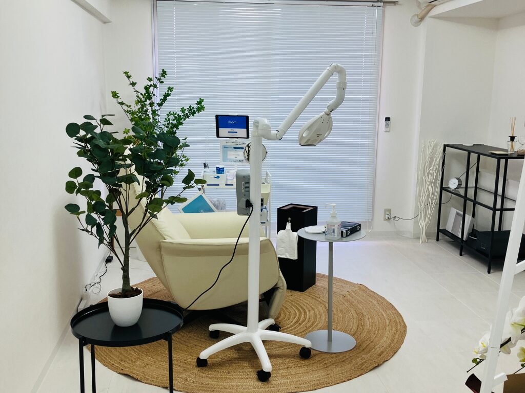 メディカルホワイトニングHAKU 烏丸三条店の写真 1