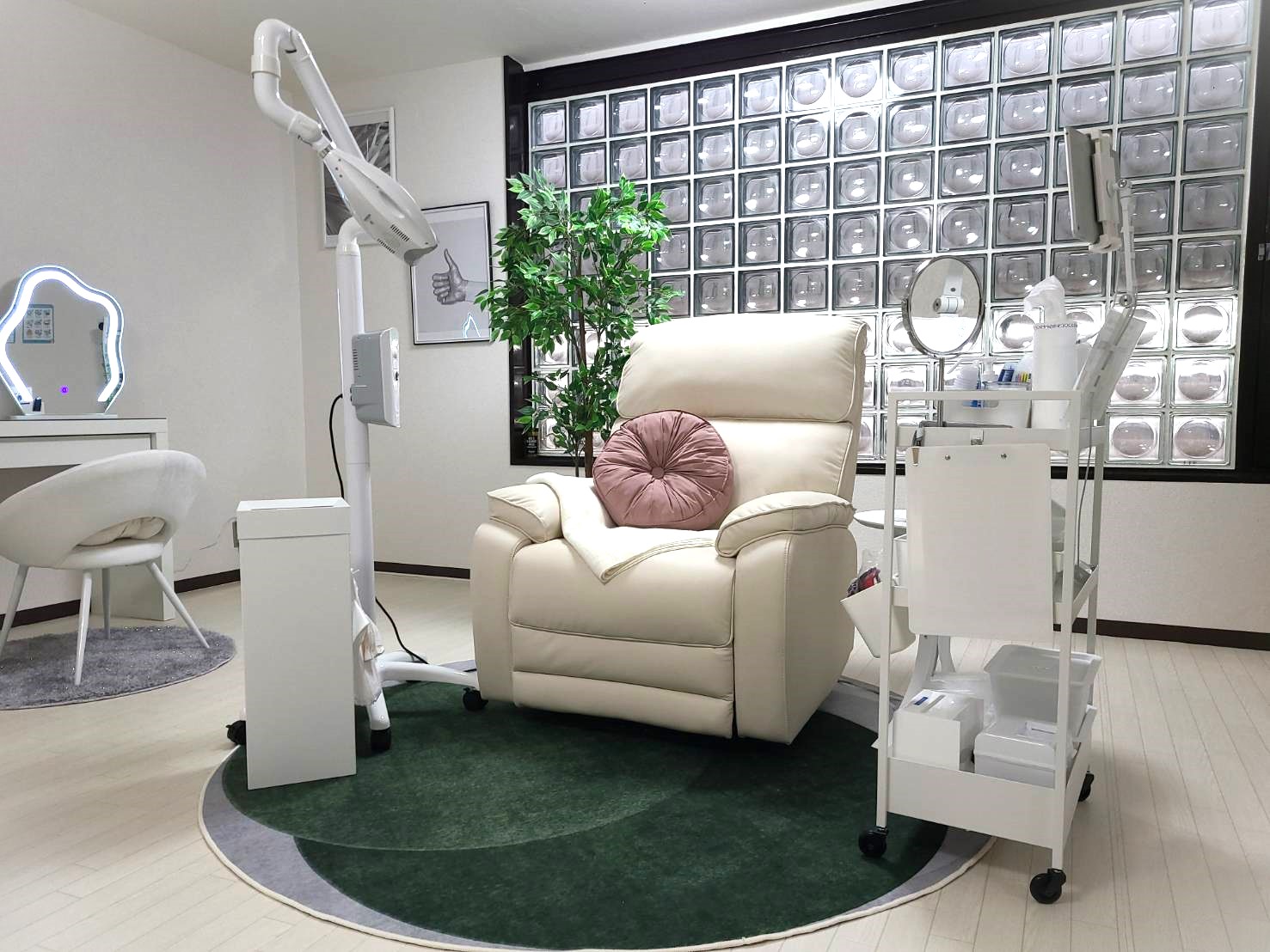 メディカルホワイトニングHAKU 南森町店の写真 1