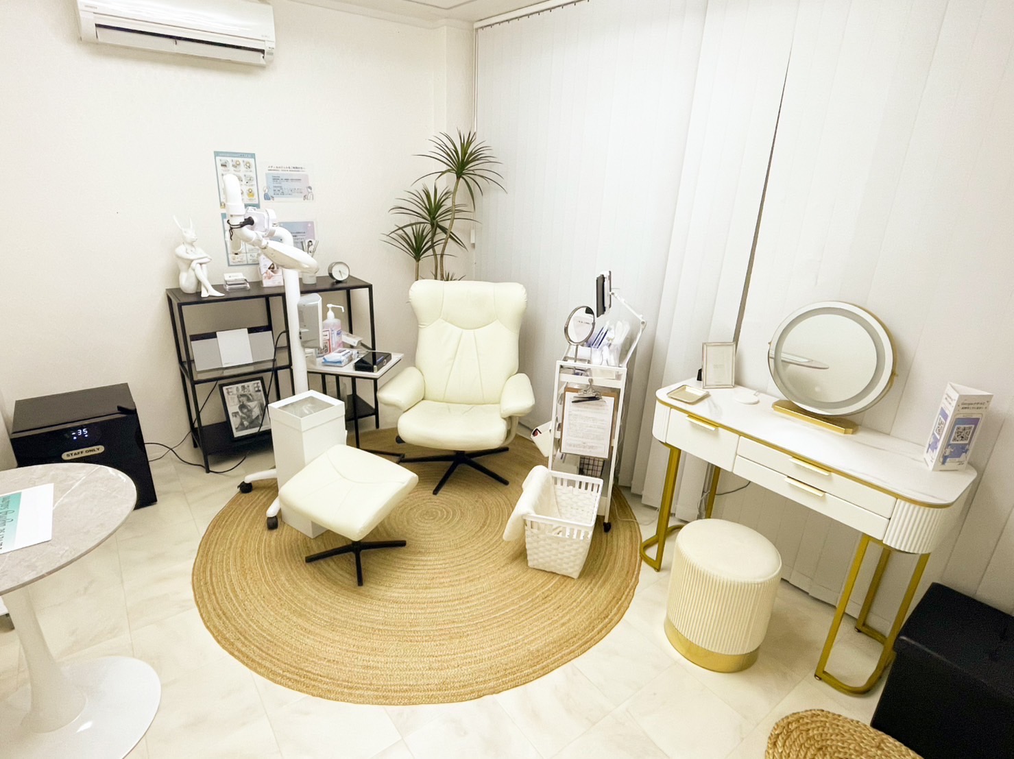 メディカルホワイトニングHAKU 大阪梅田店の写真 1