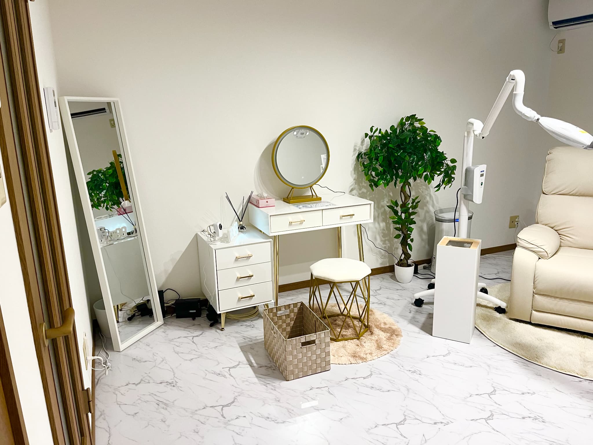 メディカルホワイトニングHAKU 佐野新都市店の写真 1