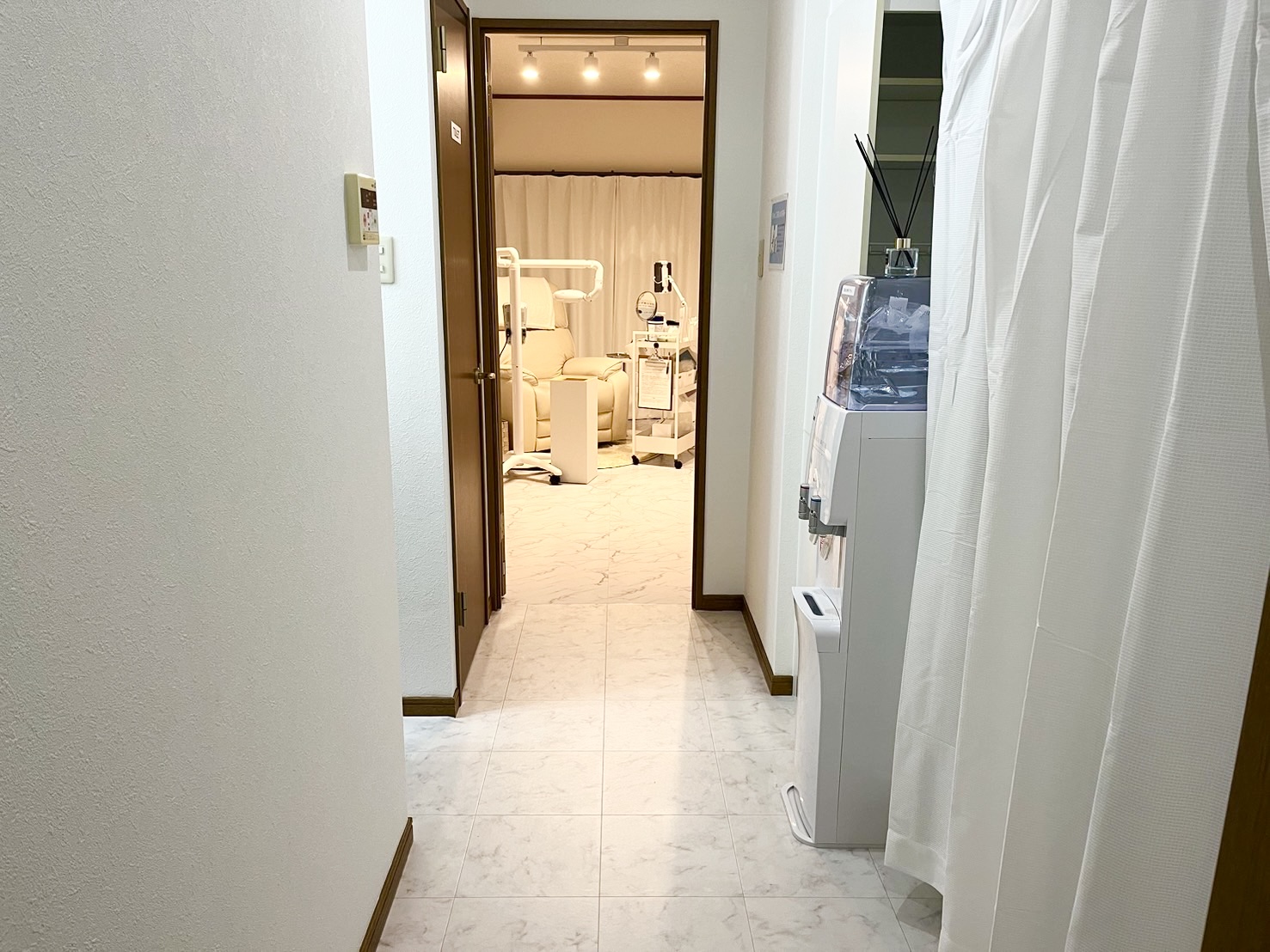 メディカルホワイトニングHAKU 佐野新都市店の写真 3