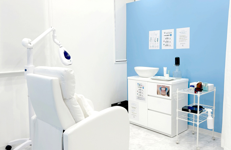 ホワイトニングカフェ 綾瀬店の写真 2