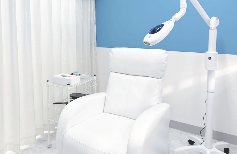 ホワイトニングカフェ 博多駅前店の写真 1