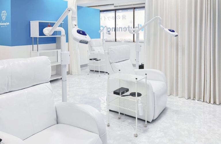 ホワイトニングカフェ 博多駅前店の写真 2