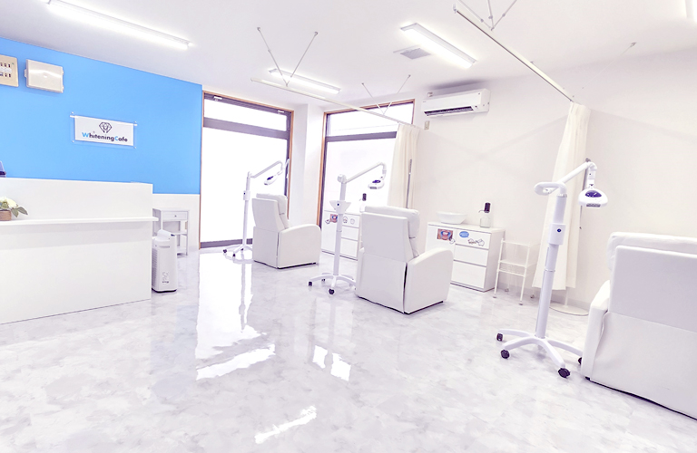 ホワイトニングカフェ 白山店の写真 1