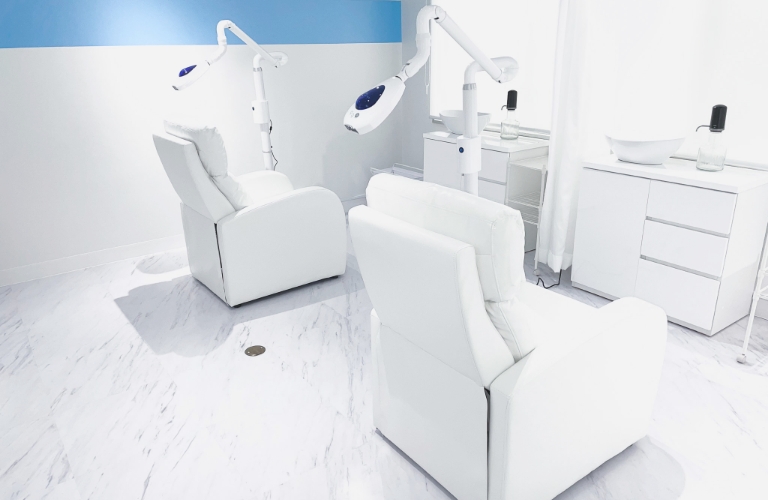 ホワイトニングカフェ 原宿店の写真 2