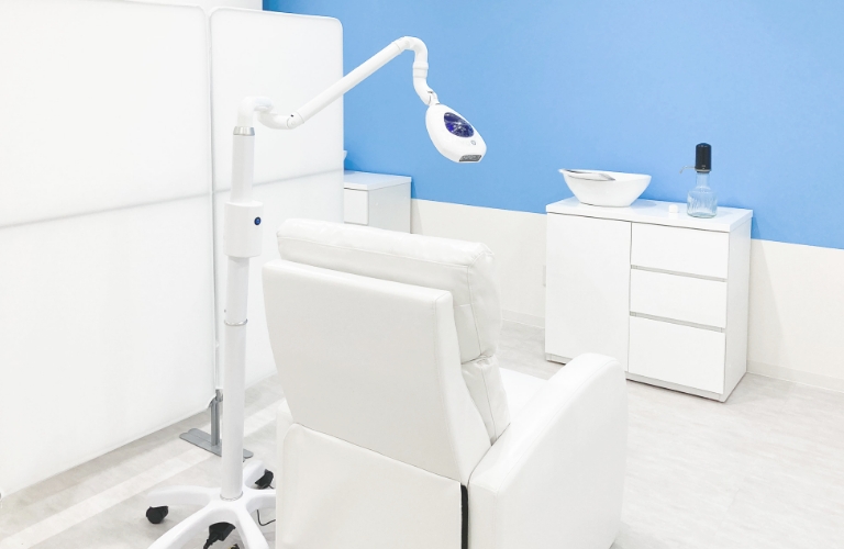 ホワイトニングカフェ 姫路駅前店の写真 2