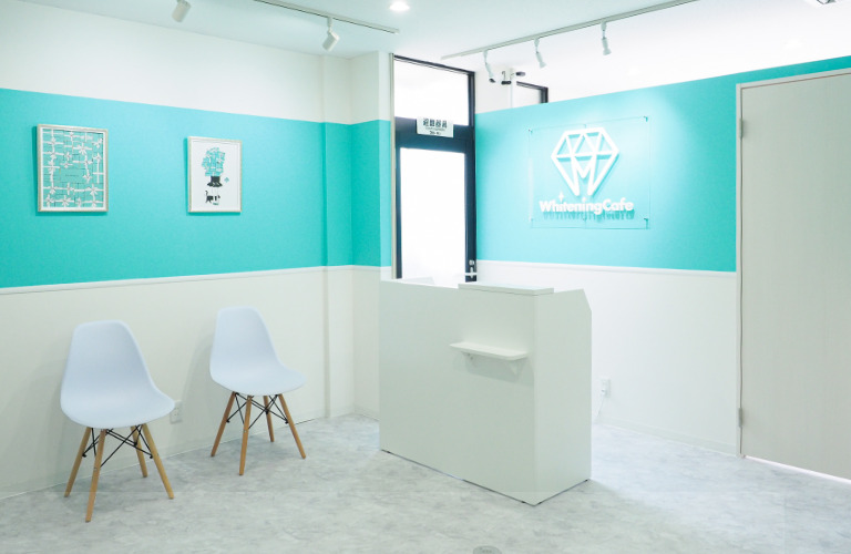 ホワイトニングカフェ 茨木店の写真 1