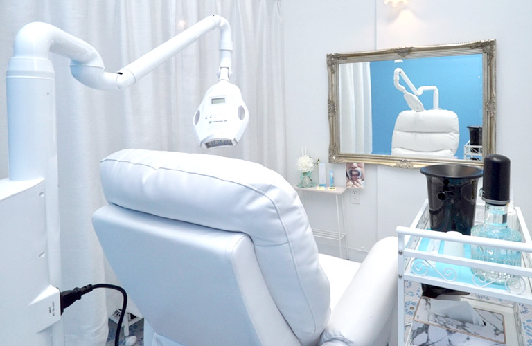 ホワイトニングカフェ 池袋東口店の写真 1