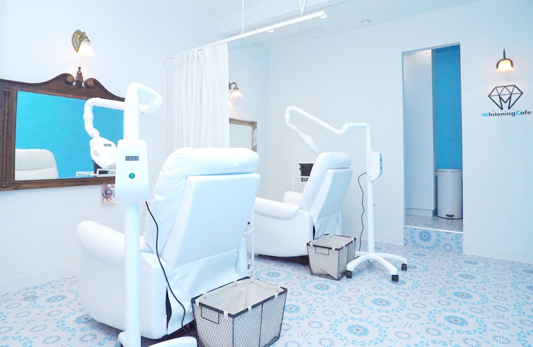 ホワイトニングカフェ 池袋東口店の写真 2