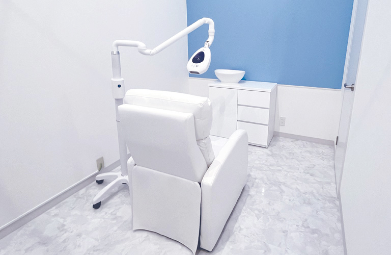 ホワイトニングカフェ 鹿児島中央駅前店の写真 3