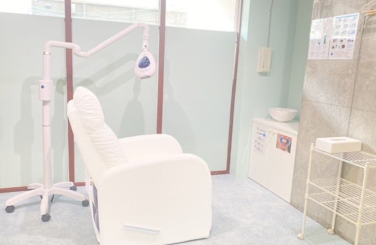 ホワイトニングカフェ 京橋店の写真 2