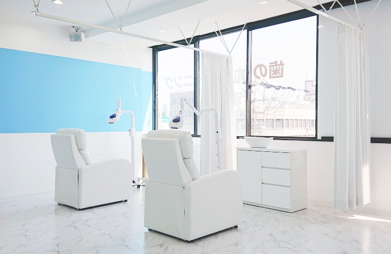 ホワイトニングカフェ 奈良新大宮店の写真 1