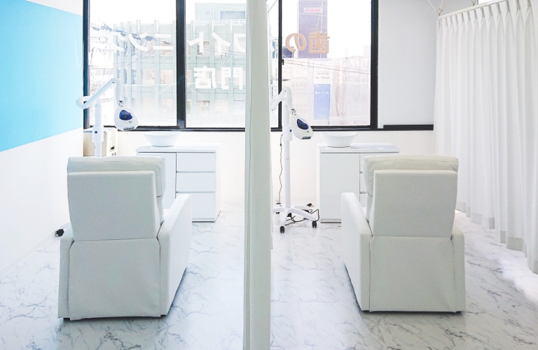 ホワイトニングカフェ 奈良新大宮店の写真 2