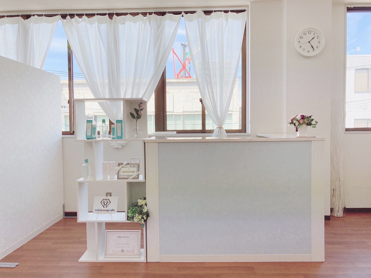 ホワイトニングカフェ 豊橋店の写真 1