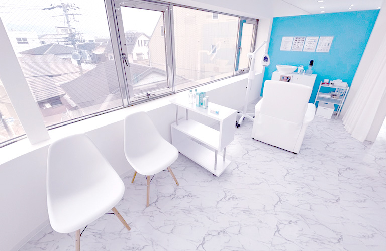 ホワイトニングカフェ 豊中店の写真 1